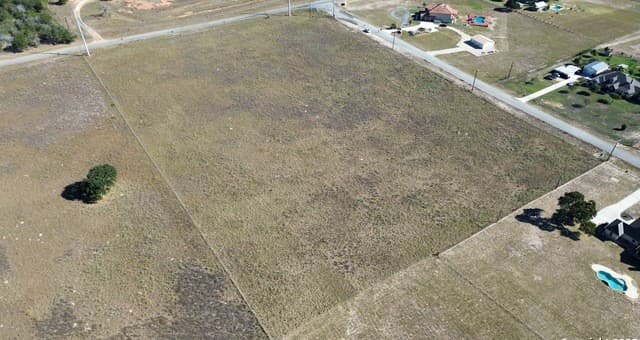 rental at 1965 County Road 319 in La Vernia, TX — photo 4