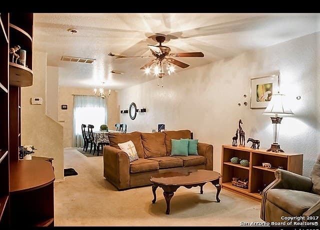 4-bedroom rental at 3 Brieley in San Antonio, TX — photo 2