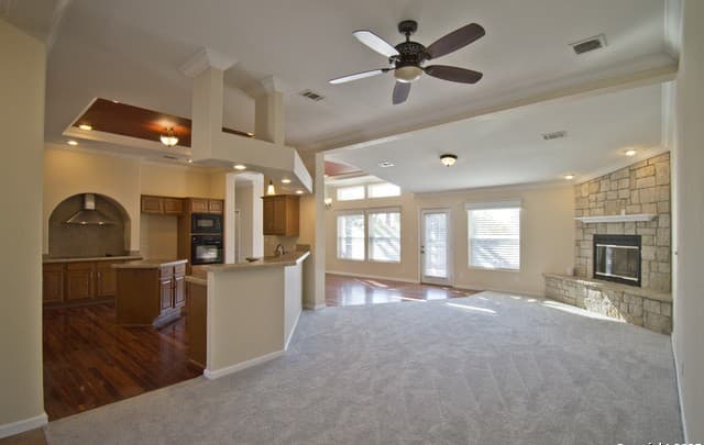 4-bedroom rental at 108 Fawn in Spring Branch, TX — photo 5