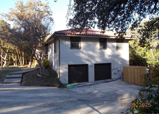 5-bedroom rental at 1247 Abbotsbury in Universal City, TX — photo 3