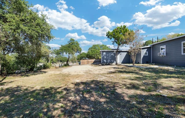 3-bedroom rental at 1016 E Borgfeld in San Antonio, TX — photo 4