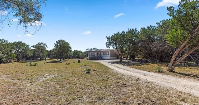 3-bedroom rental at 3309 Forest Trail Dr in Bandera, TX — photo 3
