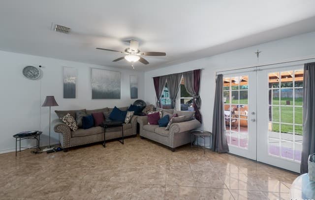 6-bedroom rental at 9702 Ceremony in San Antonio, TX — photo 2