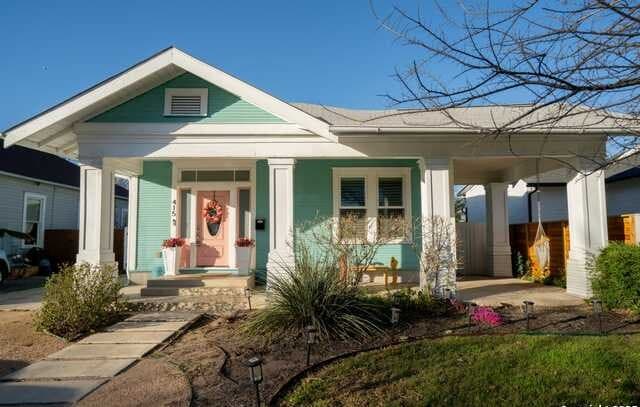 3-bedroom rental at 415 Florida in San Antonio, TX — photo 2