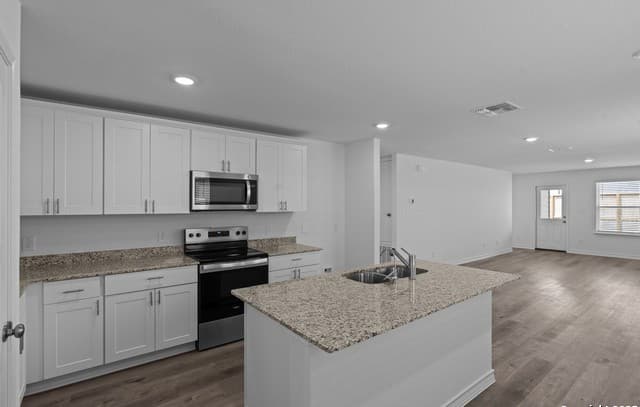 3-bedroom rental at 8250 Hamrick Circle in San Antonio, TX — photo 4