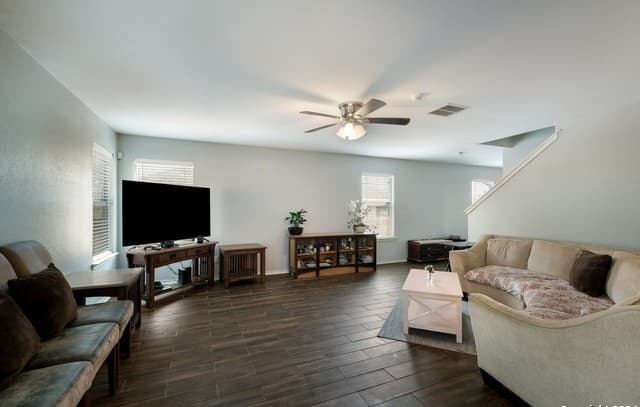 3-bedroom rental at 7115 Horizon Star in San Antonio, TX — photo 5