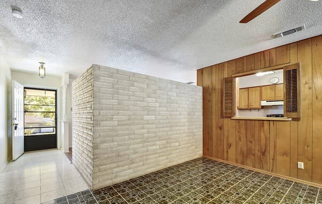 3-bedroom rental at 323 Shin Oak in Live Oak, TX — photo 3