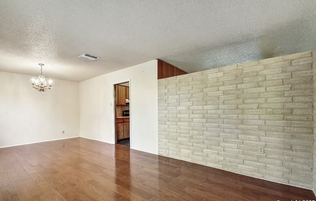 3-bedroom rental at 323 Shin Oak in Live Oak, TX — photo 5