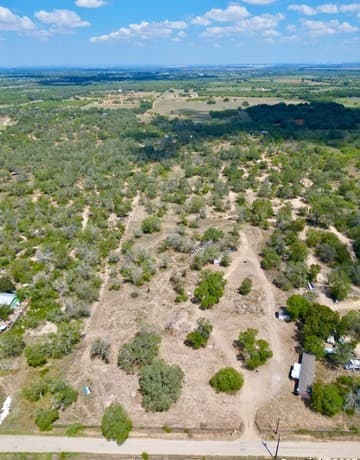 rental at 650 Patton Rd in Somerset, TX — photo 3