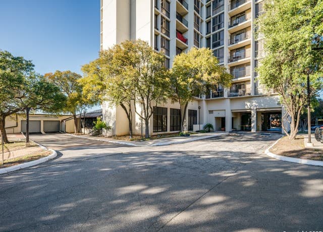 2-bedroom rental at 7701 Wurzbach Rd Unit 406 in San Antonio, TX — photo 2