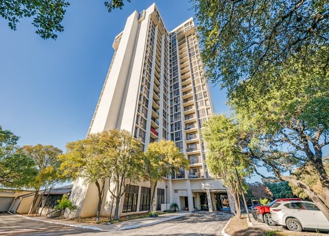 2-bedroom rental at 7701 Wurzbach Rd Unit 806 in San Antonio, TX — photo 1