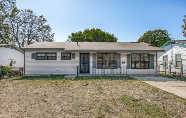 3-bedroom rental at 354 Las Palmas in San Antonio, TX — photo 2