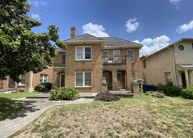 1-bedroom rental at 247 E Lullwood Ave Unit FRONT in San Antonio TX