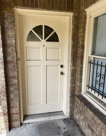 1-bedroom rental at 247 E Lullwood Ave Unit FRONT in San Antonio, TX — photo 4