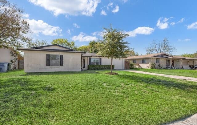 3-bedroom rental at 5202 Coral Mist in Kirby, TX — photo 2