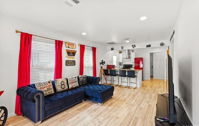 3-bedroom rental at 1923 Dawson in San Antonio, TX — photo 1