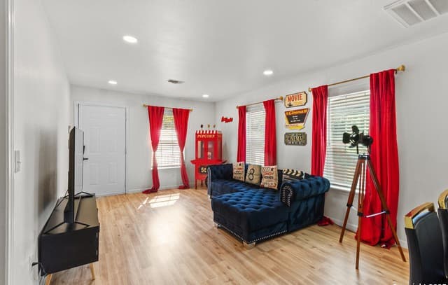 3-bedroom rental at 1923 Dawson in San Antonio, TX — photo 5