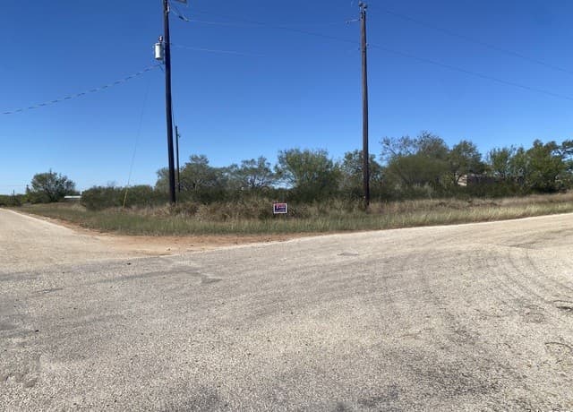 rental at 146 Cr 2666 in Moore, TX — photo 4