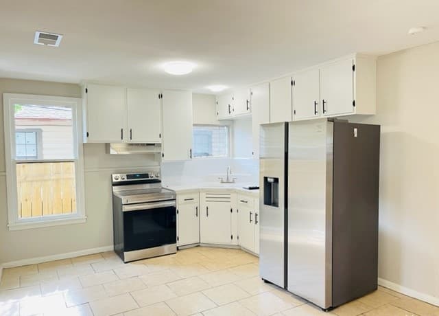 3-bedroom rental at 125 Ada St Unit 1 in San Antonio, TX — photo 2