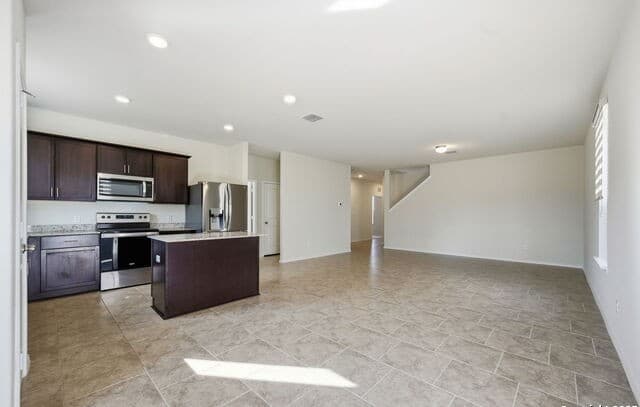 4-bedroom rental at 7320 Playa Xing in San Antonio, TX — photo 3