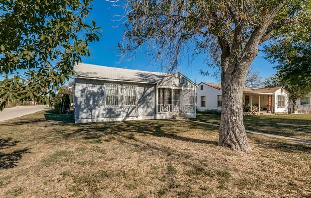 3-bedroom rental at 2643 W Craig Pl in San Antonio, TX — photo 1