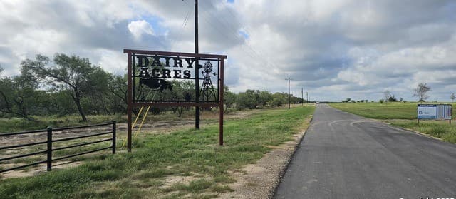 rental at 109 Sylas Hayes in Pleasanton, TX — photo 5