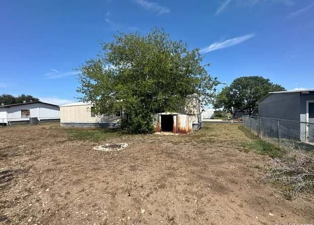 2-bedroom rental at 2900 Southern Breeze in Hondo, TX — photo 3