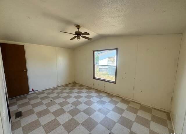 2-bedroom rental at 2900 Southern Breeze in Hondo, TX — photo 4