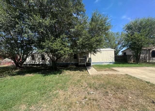 2-bedroom rental at 2907 Southern Breeze in Hondo, TX — photo 2