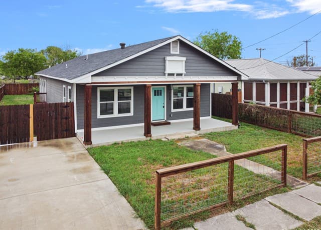 3-bedroom rental at 130 Vitra Pl in San Antonio, TX — photo 2