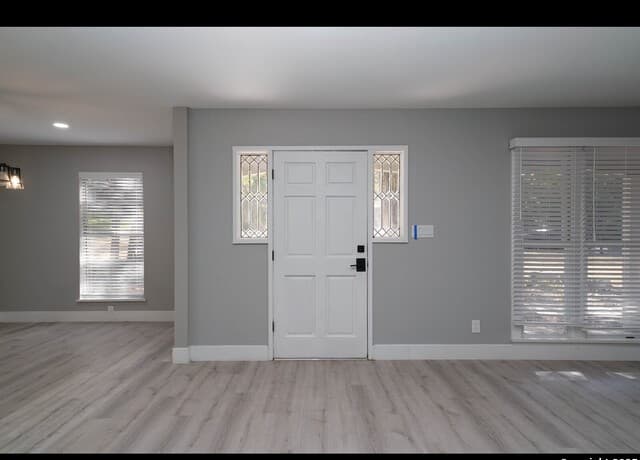 4-bedroom rental at 8619 Oak Ledge in San Antonio, TX — photo 5