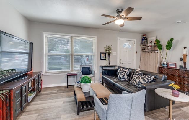 4-bedroom rental at 311 Haverford in San Antonio, TX — photo 5