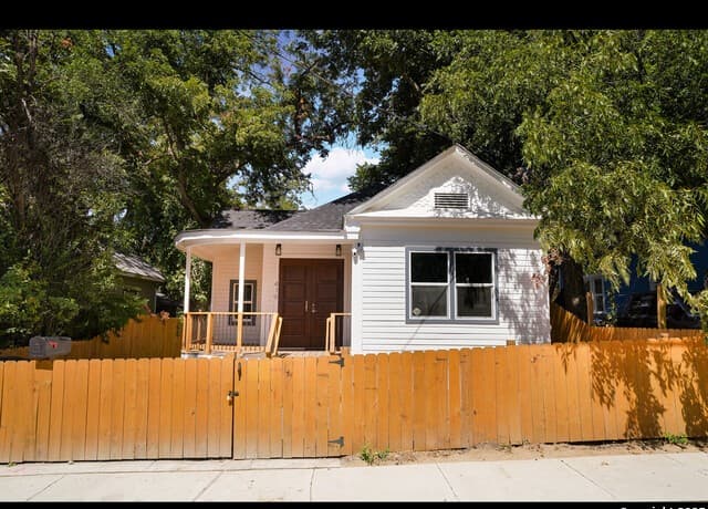 3-bedroom rental at 419 N Monumental in San Antonio, TX — photo 3