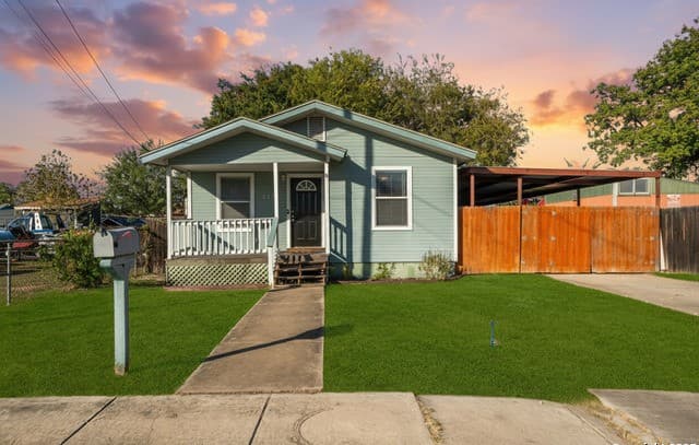 3-bedroom rental at 315 W Emerson in San Antonio, TX — photo 1