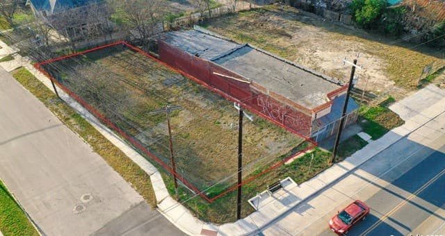 rental at 3621 S Presa St in San Antonio, TX — photo 2