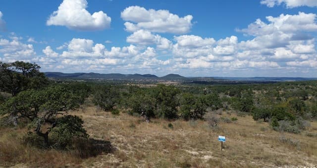 rental at BLK 35 LT 17-18 9th St in Bandera, TX — photo 3