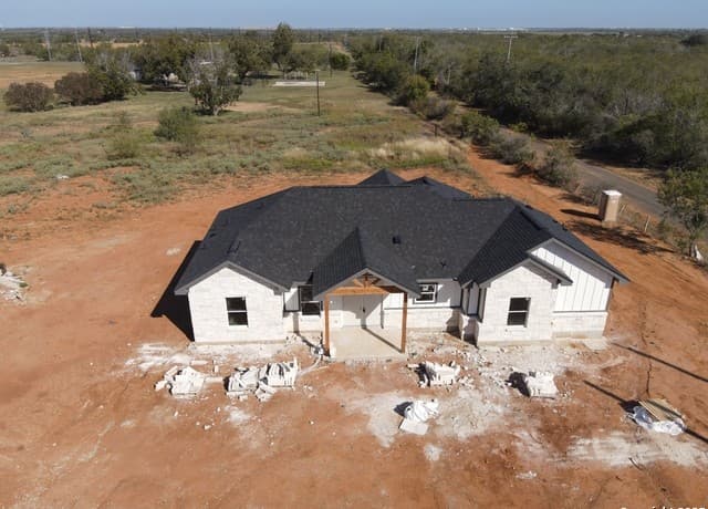 3-bedroom rental at 7303 Tiff Nicole in Von Ormy, TX — photo 2