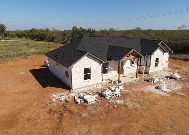 3-bedroom rental at 7303 Tiff Nicole in Von Ormy, TX — photo 4