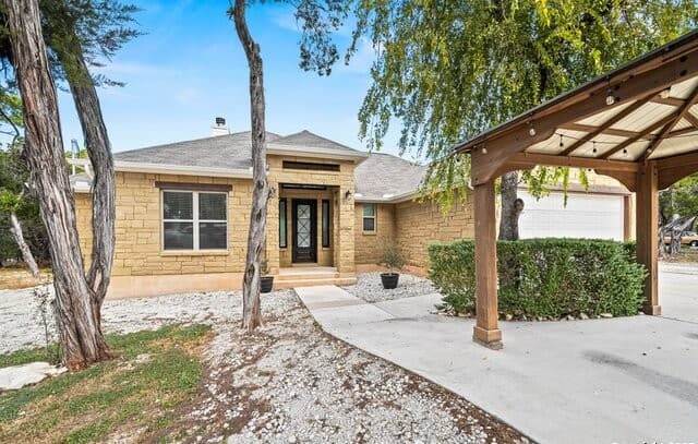 3-bedroom rental at 267 Eagle Rock in Spring Branch, TX — photo 3