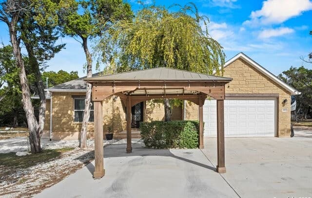 3-bedroom rental at 267 Eagle Rock in Spring Branch, TX — photo 4