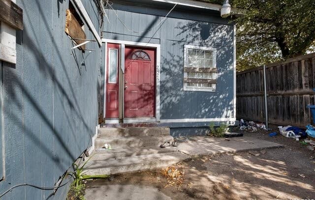 4-bedroom rental at 2925 W Commerce St in San Antonio, TX — photo 5