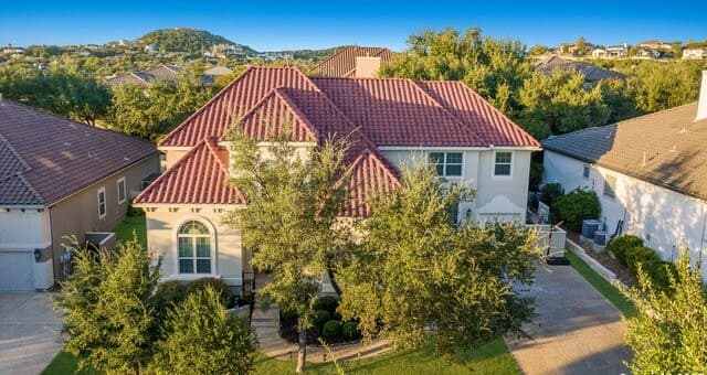5-bedroom rental at 6311 Almeria Cir in San Antonio, TX — photo 4
