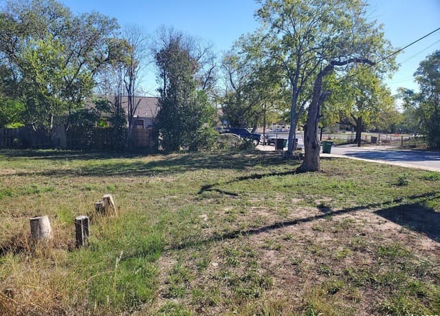 rental at 1807 & 1811 Burleson in San Antonio, TX — photo 2
