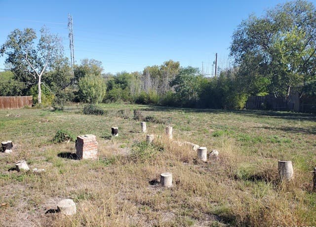 rental at 1807 & 1811 Burleson in San Antonio, TX — photo 3