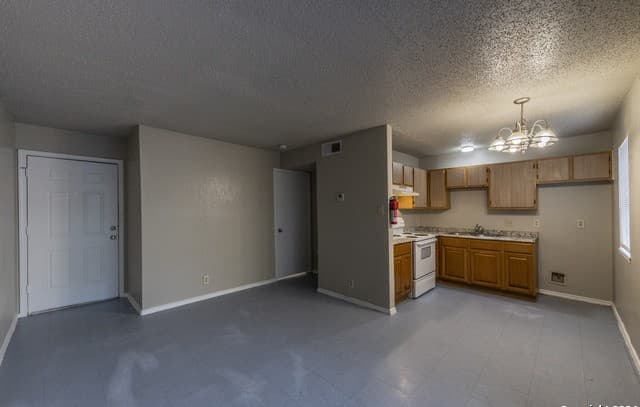 1-bedroom rental at 1634 W Woodlawn Unit 5 in San Antonio, TX — photo 3