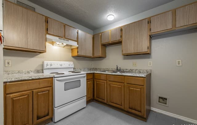 1-bedroom rental at 1634 W Woodlawn Unit 5 in San Antonio, TX — photo 4