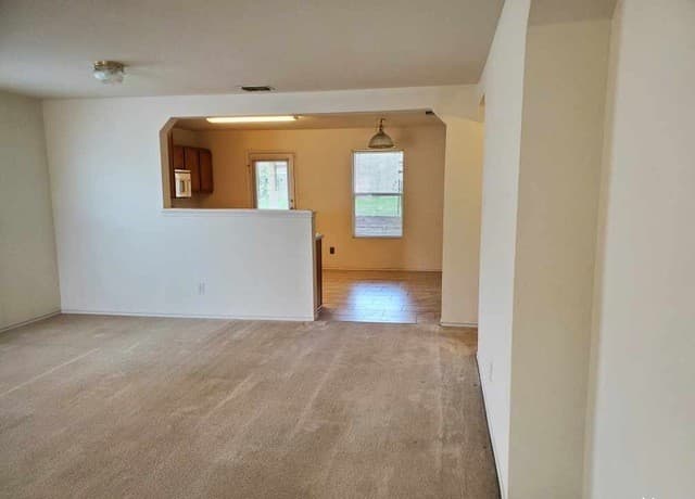 3-bedroom rental at 25714 Gold Yarrow in San Antonio, TX — photo 5