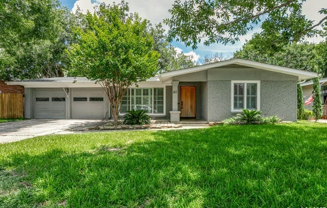 3-bedroom rental at 615 Cave in San Antonio, TX — photo 2
