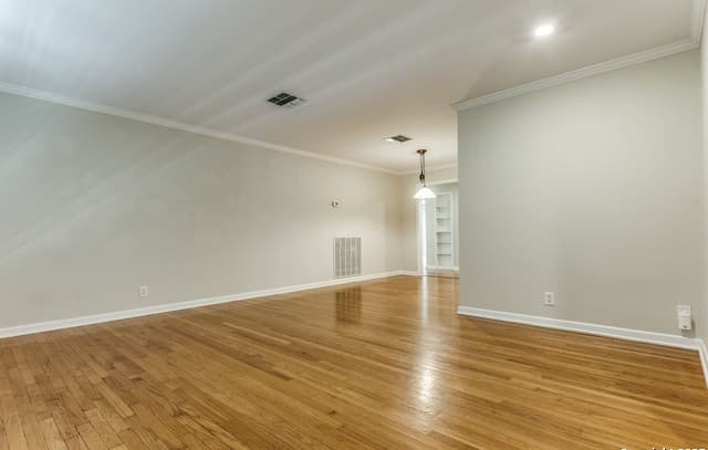 3-bedroom rental at 615 Cave in San Antonio, TX — photo 5