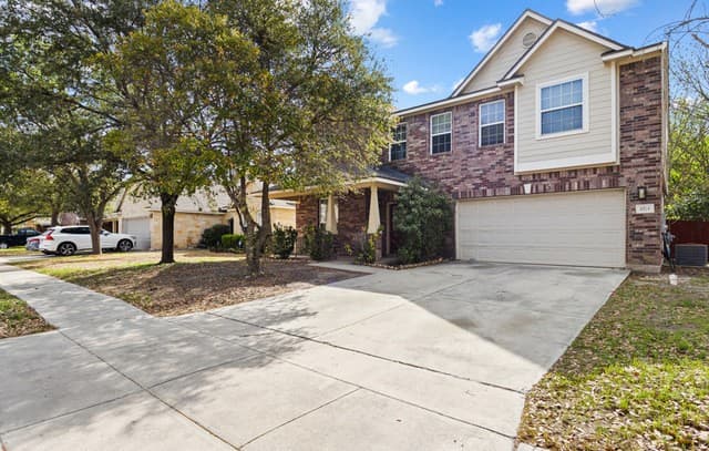 4-bedroom rental at 4914 Roan Brook in San Antonio, TX — photo 2